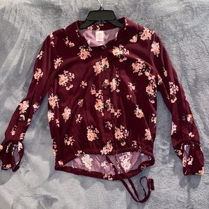 Long sleeve light dress shirt.